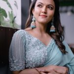 Aparna Das Instagram - Feeling blue-tiful ! 💙 . 📸 @jishnu.sidharth 🥻 @aanunobbyofficial 💄 @makeover_by_gayathri_ Earings @shoptoupgrade