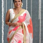 Aparna Das Instagram - There is no beauty without color 🌈 @arsignatureofficial #onamcollection 📸 @shafishakkeer Styling: @anusharejiar Assistant: @vishnupriyaprakasan Makeup: @rameshkannan makeup arist Art: @sunil george_ Studio: @threedotsfilmstudio Photography team : @srirajphotography @abin_km_ @ajith_varghese_kj Production: @unni_kodungallur #onam #onamsaree #onamission #shoot #aparnadas #fashionstyle #saree