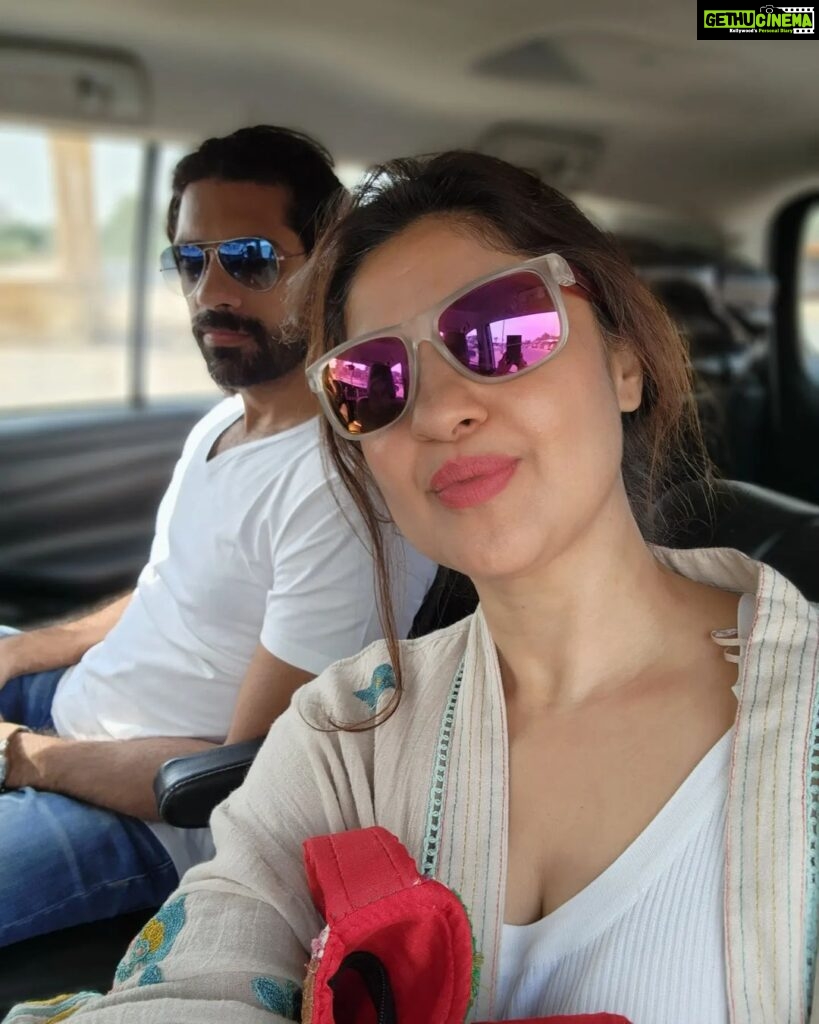 Archana Instagram - With you @akshaysharma1 Right beside me Life is FULL & FUN. 🤗😚🙏💜 Jaisalmer - The Golden Heaven