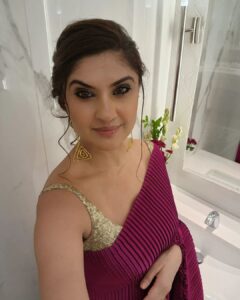 Archana Instagram - #saree my #desi #drape
.
.
.
Makeup @chaurasiapooja.mua 
Saree gifted by @rjpalakkhurana 
Blouse 20 years old by #shekharjuhutailor
Photos SELFIES & Pooja Chaurasia
