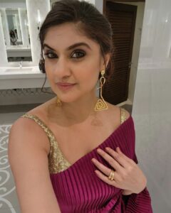 Archana Instagram - #saree my #desi #drape
.
.
.
Makeup @chaurasiapooja.mua 
Saree gifted by @rjpalakkhurana 
Blouse 20 years old by #shekharjuhutailor
Photos SELFIES & Pooja Chaurasia