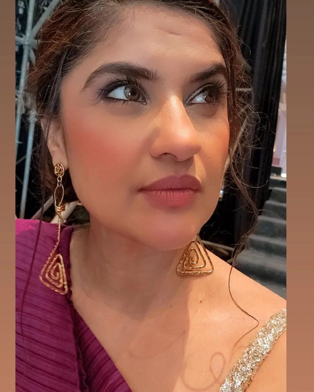 Archana Instagram - #saree my #desi #drape . . . Makeup @chaurasiapooja.mua Saree gifted by @rjpalakkhurana Blouse 20 years old by #shekharjuhutailor Photos SELFIES & Pooja Chaurasia