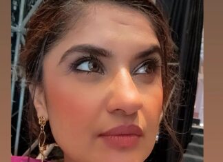 Archana Instagram - #saree my #desi #drape . . . Makeup @chaurasiapooja.mua Saree gifted by @rjpalakkhurana Blouse 20 years old by #shekharjuhutailor Photos SELFIES & Pooja Chaurasia
