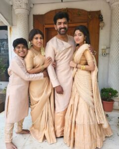 Arun Vijay Instagram - Happy Deepavali to all!!🤗💥
God bless with loads of happiness and prosperity..❤️