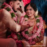 Arya Instagram - And my baby girl’s HAPPILY EVER AFTER begins …. ❤️ Congratulations my dear Mr and Mrs @akkuszz …. @anjanasatheeshps Event by @eventiaevents Photography @weddingelementsphotography Wedding venue @ticckerala Travancore International Convention Centre