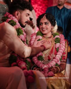 Arya Instagram - And my baby girl’s HAPPILY EVER AFTER begins …. ❤️
Congratulations my dear Mr and Mrs @akkuszz …. 
@anjanasatheeshps 

Event by @eventiaevents 
Photography @weddingelementsphotography 
Wedding venue @ticckerala
