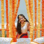 Arya Instagram - THIS DAY WAS SO SPECIAL IN SO MANY WAYS …… HALDI CEREMONY OF MY BABIES @anjanasatheeshps @akkuszz EVENT BY @eventiaevents PHOTOGRAPHY AND VIDEOGRAPHY @weddingelementsphotography LOCATION @willmount_ Bride’s costume and styling by @sabarinathk_ MUA @vikramanvijitha Hair by @chan_aneesh #aryabadai #sister #weddingphotography #weddingceremony #haldiceremony #friendsandfamily