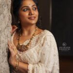 Arya Instagram - Coordination and styling: @rashmimuraleedharan Photography: @avinashchoochiphotography Jewellery: @akshayagold_palakkad Costume: @ladies_planet_ Hair&makeup: @abilashchickumakeupartist Retoucher: @suveeshgraphiccyanide Location: @district7kochi #picoftheday #dolledup #instagood #photoshoot #worklife #lovemyjob #model #jewellery