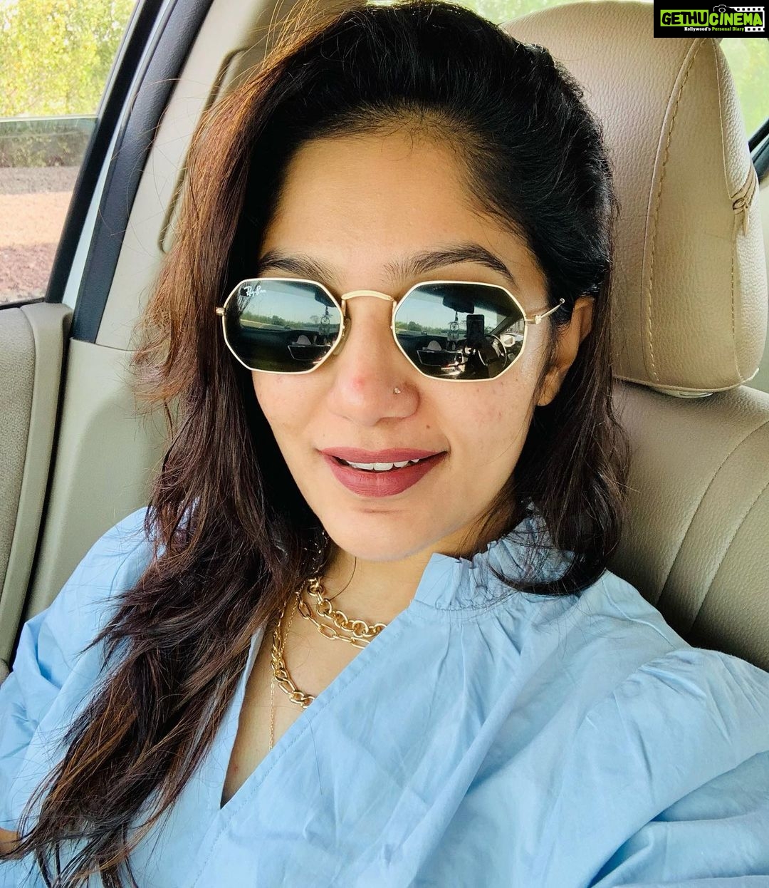 Arya Instagram - An appreciation post to that one pimple that always manages to pop out right on top of the nose when on a vacation or on a shoot!! Well I wish I could find somebody who manages to cling with me just the way you do for a lifetime … 😬🙄 P. S (pimple sir) I love you 😍😬 #picoftheday #sunday #weekend #dubai Dubai - دبى