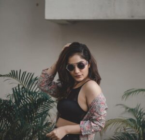 Arya Instagram - Too glam to give a damn 😎

Pc @pranavraaaj 
MUA @vikramanvijitha 

#picoftheday #instagood #fashionblogger #glam #dressup