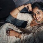 Arya Instagram - And here she is living despite it all …… 💓 Coordination and styling: @rashmimuraleedharan Photography: @avinashchoochiphotography Jewellery: @akshayagold_palakkad Costume: @ladies_planet_ Hair&makeup: @abilashchickumakeupartist Retoucher: @suveeshgraphiccyanide Location: @district7kochi #picoftheday #dolledup #instagood #photoshoot #worklife #lovemyjob #model #jewellery