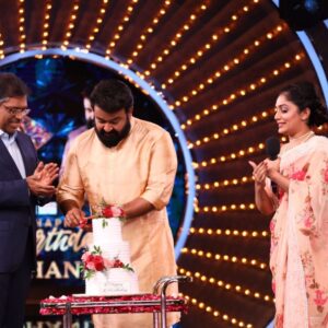 Arya Instagram - Happiest birthday dearest Lalettaa..
Thank you for existing… Thank you for the all the love and care ♥️
And also one day I would never ever forget in my life … 🥰 @mohanlal .. 

Moments before this click.. 
Lalettan: Kazhinjo… Povaano?
Me: Haan lalettaaa.. 
Lalettan: Ashoooo… 
Me: Laletta eniku oru birthday special pic venam keto ..
Lalettan: Pinnenda… 
And then he went into his lounge room and was surrounded with people . And i decided to wait around patiently for a pic 😬 [any Lalettan fanatic would right ?]
In few secs … voice from inside 
Lalettan: Arya Evide??? Ingottu viliku … enike Arya de koode oru pic venam … 
Me : 🤪😇😍❤️

#lalettan #birthday #special #blessed #lifeisbeautiful #lovemyjob #dreamcometrue