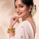 Arya Instagram – ഓണാശംസകൾ 🌸💓

Captured by @plan.b.actions 
Studio @maxxocreative 
Costume and styling @sabarinathk_ 
MUA @sajithandsujith 
Jewelry @meralda.jewels 

#onam #onam2022 #festivevibes #thiruvonam #positivevibes #kerala #aryabadai #lifeisbeautiful