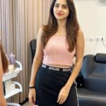 Ashu Reddy Instagram - A simple and good haircut day! ♥️ #ashureddy @_hairline_studio_ #hairstyles #simplebutbeautiful 🍓