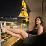 Ashu Reddy Instagram - Once in life, everyone has to travel alone some part of the world just to explore and experience how beautiful being lonely is..!! #ashureddy #traveladdict #halfworldtour #flywhenyoucan 💋🌹
