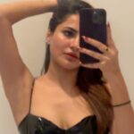 Ashu Reddy Instagram - Mirror selfies are fun only if the mirrors are clean !! 🤓🤷🏻‍♀️ #ashureddy #shoppingday #mirrorselfie #itsagirlthing 🐸 #nofilter Dallas, Texas
