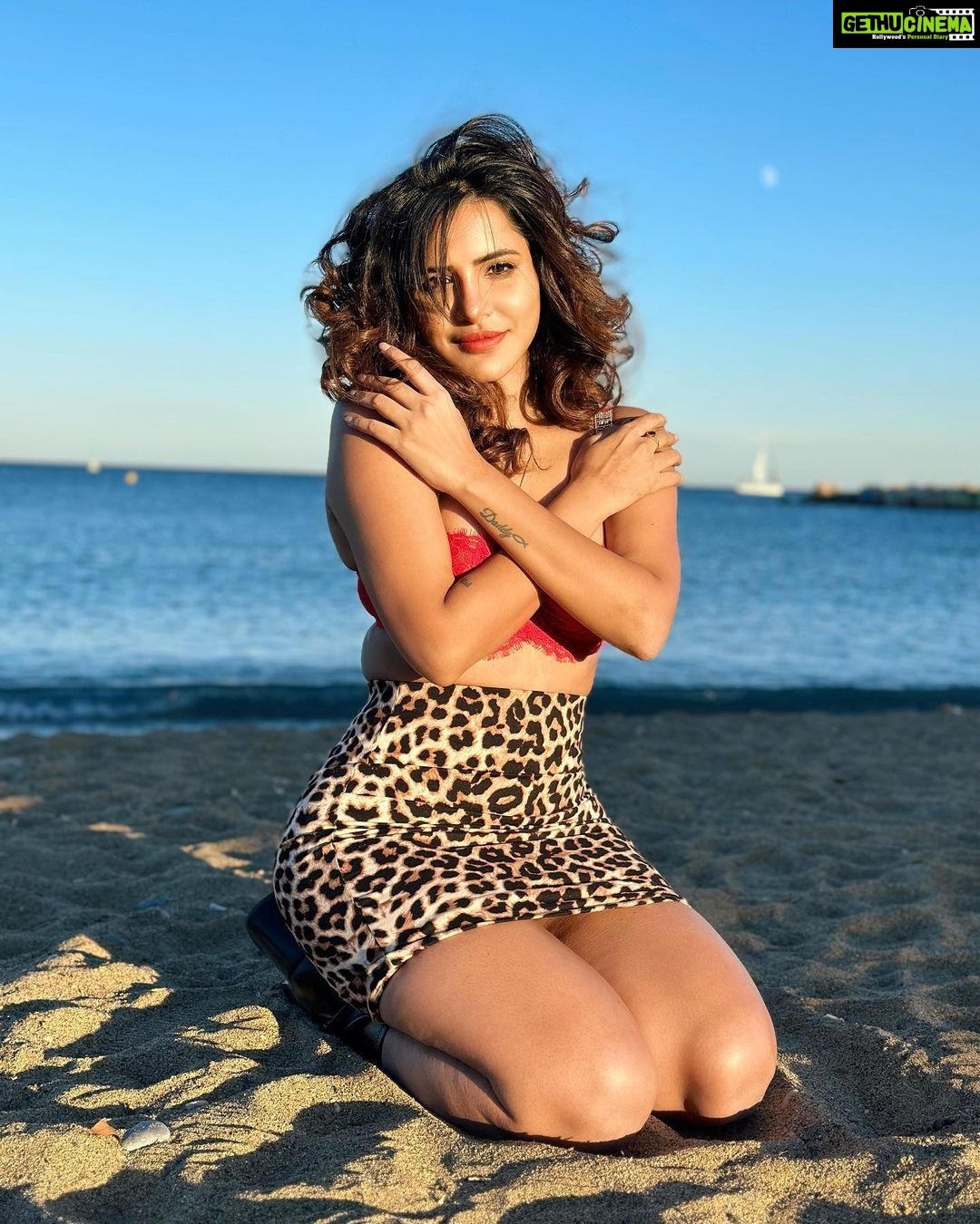 Ashu Reddy Instagram - I belong to the wild, beach I mean!! ☀️💋♥️ #ashureddy #beachvibes #waterbaby🐳 #newmexico #traveladdict 🛫 New Mexico