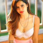 Ashu Reddy Instagram - Rescheduled summer to winter ❄️👁️ #ashureddy #summervibes☀️ #photoshoot @naveen_photography_official ⭐️