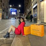 Ashu Reddy Instagram – Greetings from Milan !! 🌹❤️‍🔥 #ashureddy #fashioncity #milano #italy 🇮🇹 #traveladdict