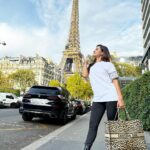 Ashu Reddy Instagram - City of love and lights 🌹❣️🥹 #ashureddy #parisfrance #travellover #onelifebaby✌ #thisplaceisbeautiful 🤎 Paris Effiel Tower