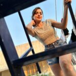 Ashu Reddy Instagram - Terrace stories 🍉😊♥️ #ashureddy #exploringterrace 🙋🏻‍♀️ PC @actressrohini ☀️