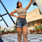 Ashu Reddy Instagram - Terrace stories 🍉😊♥️ #ashureddy #exploringterrace 🙋🏻‍♀️ PC @actressrohini ☀️