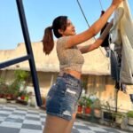 Ashu Reddy Instagram - Terrace stories 🍉😊♥️ #ashureddy #exploringterrace 🙋🏻‍♀️ PC @actressrohini ☀️