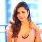 Ashu Reddy Instagram - It's a very beigeeyyy week !! ⭐️🐸🍉 #ashureddy #beigeoutfit #confidenceiskey 💗 @naveen_photography_official 👋🏻