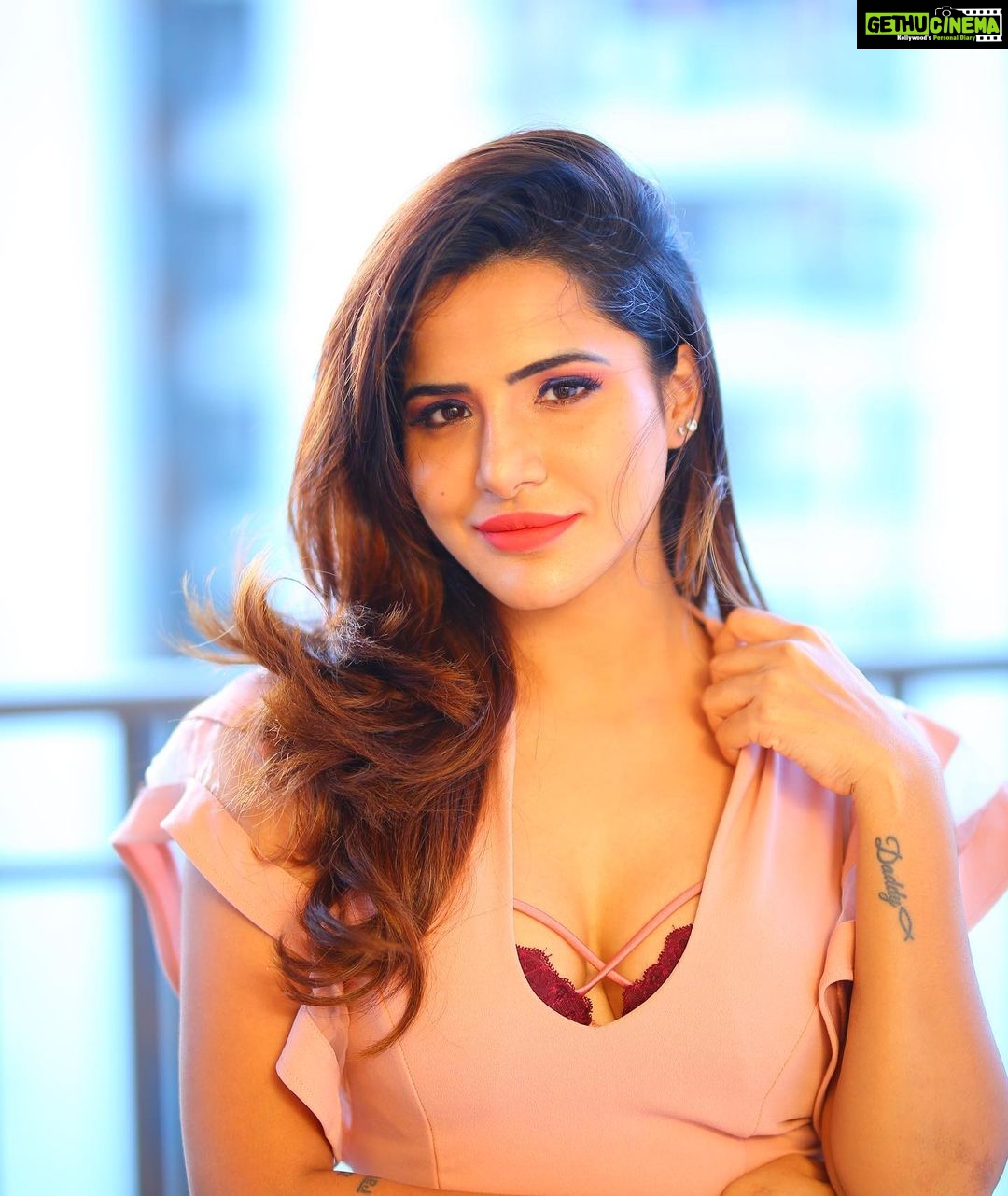 Ashu Reddy Instagram - It's a very beigeeyyy week !! βοΈπΈπ #ashureddy #beigeoutfit #confidenceiskey π @naveen_photography_official ππ»