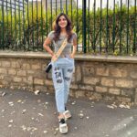 Ashu Reddy Instagram - Apna time ayega 🙋🏻‍♀️🐸🥑 #ashureddy #streetsofparis 👀 #byebyefrance🇫🇷