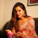 Ashu Reddy Instagram - Be a light in someone's life and make it bright.. Happy Diwali.. please keep pets and street dogs in your mind, let's all have a polution free Diwali 🪔 ♥️🙏🏻⭐️ #ashureddy #happydiwali #makeitpetfriendly 🙏🏻🐸 #diwalivibes