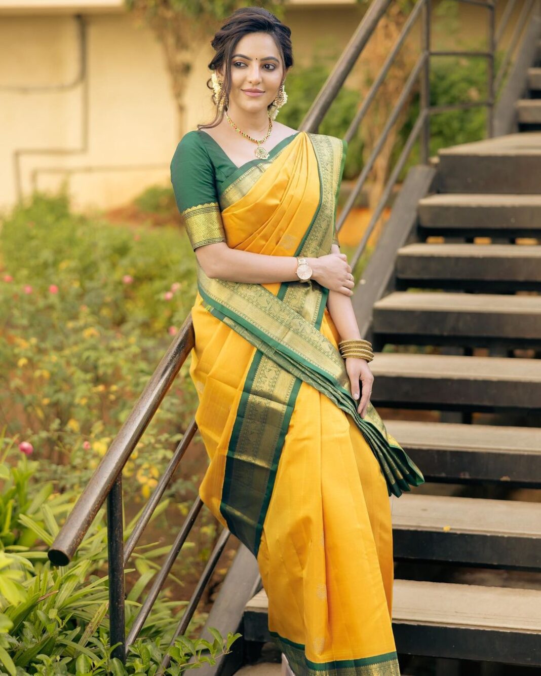 Athulya Ravi Instagram - Being happy never goes out of style !! #happyfriday #sareelove #beingtraditionalismyfav💕 #yellove !! Styled by @indu_ig 👗 Shot by @parvathamsuhasphotography 📸 H&M @mua_vijisharath @makeup_sharathbhushan ❤️ Saree @sundari_silks 🥻 Blouse @vkfashion2018 🥰