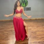 Avantika Mishra Instagram – Currently tripping on @thedeverakonda’s new song! 🌸 
Also, should I do another dance video? 
.
.
.styled by @praptigarg 

#liger #reelsinstagram #reelitfeelit #coka #trendingreels #tamilcinema #punjabisongs