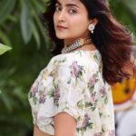 Avantika Mishra Instagram - Here’s to new beginnings. Started my November with a very exciting project in Tamil 🧿💚 so grateful for everything TN continues to give me. 🙏 #OnwardAndUpward Outfit by @ewoke.studio Jewelery by @mspinkpantherjewel Photography @arunprasath_photography Chennai, India