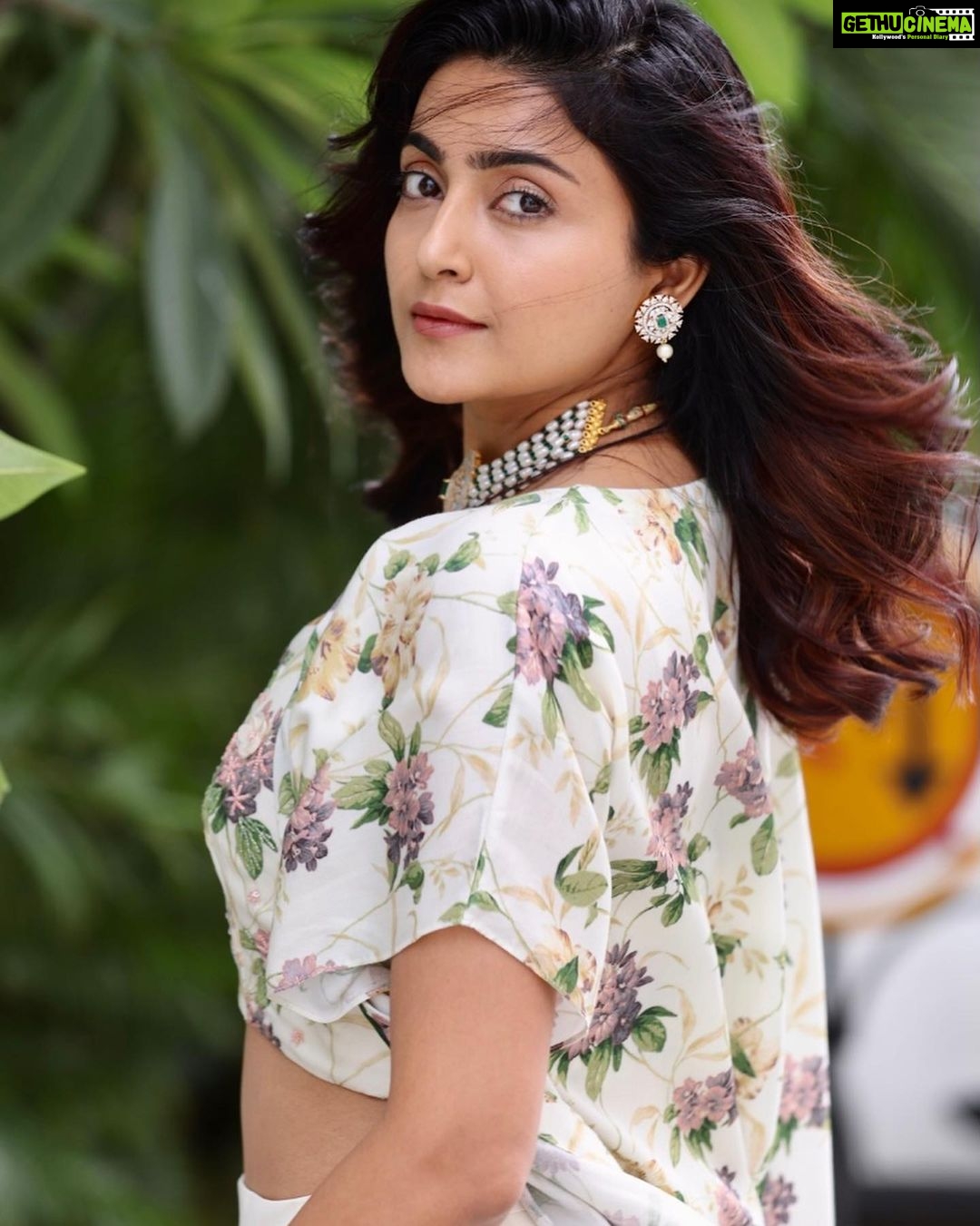 Avantika Mishra Instagram - Hereโs to new beginnings. Started my November with a very exciting project in Tamil ๐งฟ๐ so grateful for everything TN continues to give me. ๐ #OnwardAndUpward Outfit by @ewoke.studio Jewelery by @mspinkpantherjewel Photography @arunprasath_photography Chennai, India