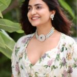 Avantika Mishra Instagram - Here’s to new beginnings. Started my November with a very exciting project in Tamil 🧿💚 so grateful for everything TN continues to give me. 🙏 #OnwardAndUpward Outfit by @ewoke.studio Jewelery by @mspinkpantherjewel Photography @arunprasath_photography Chennai, India