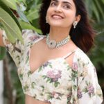 Avantika Mishra Instagram - Here’s to new beginnings. Started my November with a very exciting project in Tamil 🧿💚 so grateful for everything TN continues to give me. 🙏 #OnwardAndUpward Outfit by @ewoke.studio Jewelery by @mspinkpantherjewel Photography @arunprasath_photography Chennai, India
