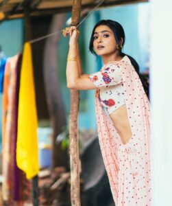 Avantika Mishra Instagram - 🌹 @the_pixel_farmer 📸 @praptigarg 👗