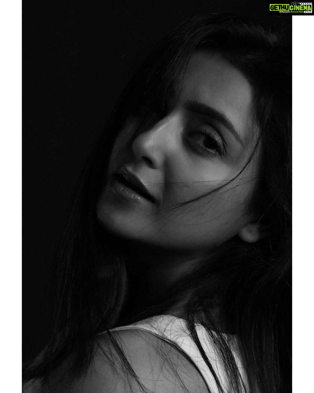 Avantika Mishra Instagram - What makes your 🖤 sing?
