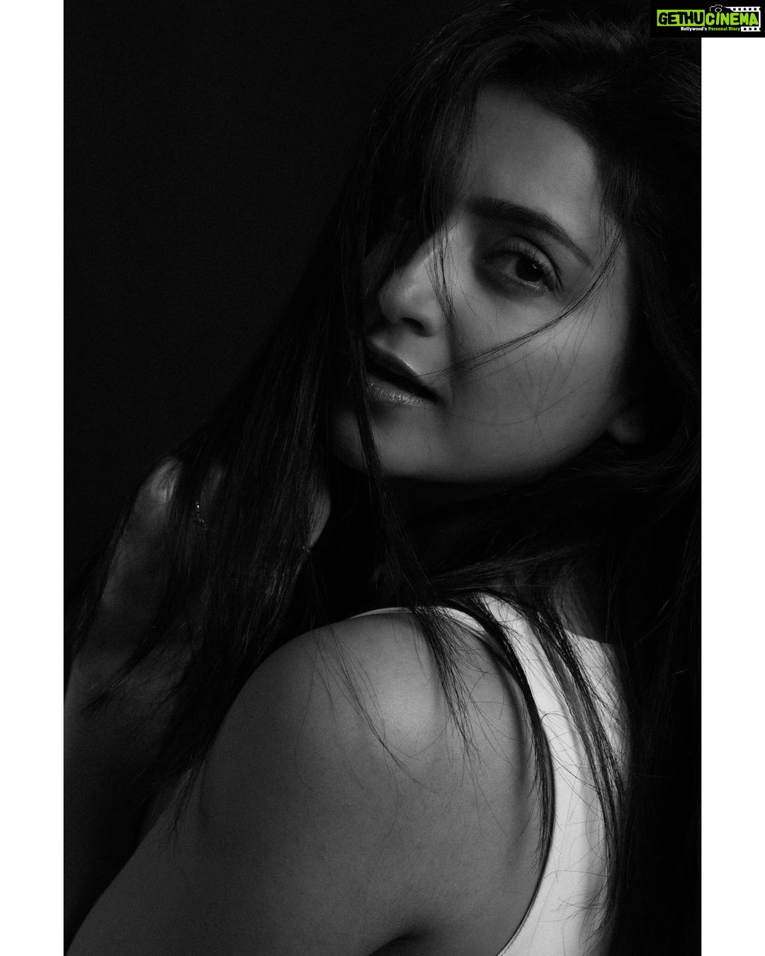 Avantika Mishra Instagram - What makes your 🖤 sing?