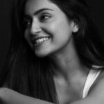 Avantika Mishra Instagram - My natural skin and texture in all its glory. 🖤 An impromptu photoshoot with @pranav.foto 💫