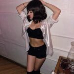 Avneet Kaur Instagram - The streets are filled with regret.🖤🤍🎃✨ - Mia Wallace (Pulp Fiction) #aboutlastnight #whatiwore #halloween2022 #pulpfiction #miawallace #styledbyme