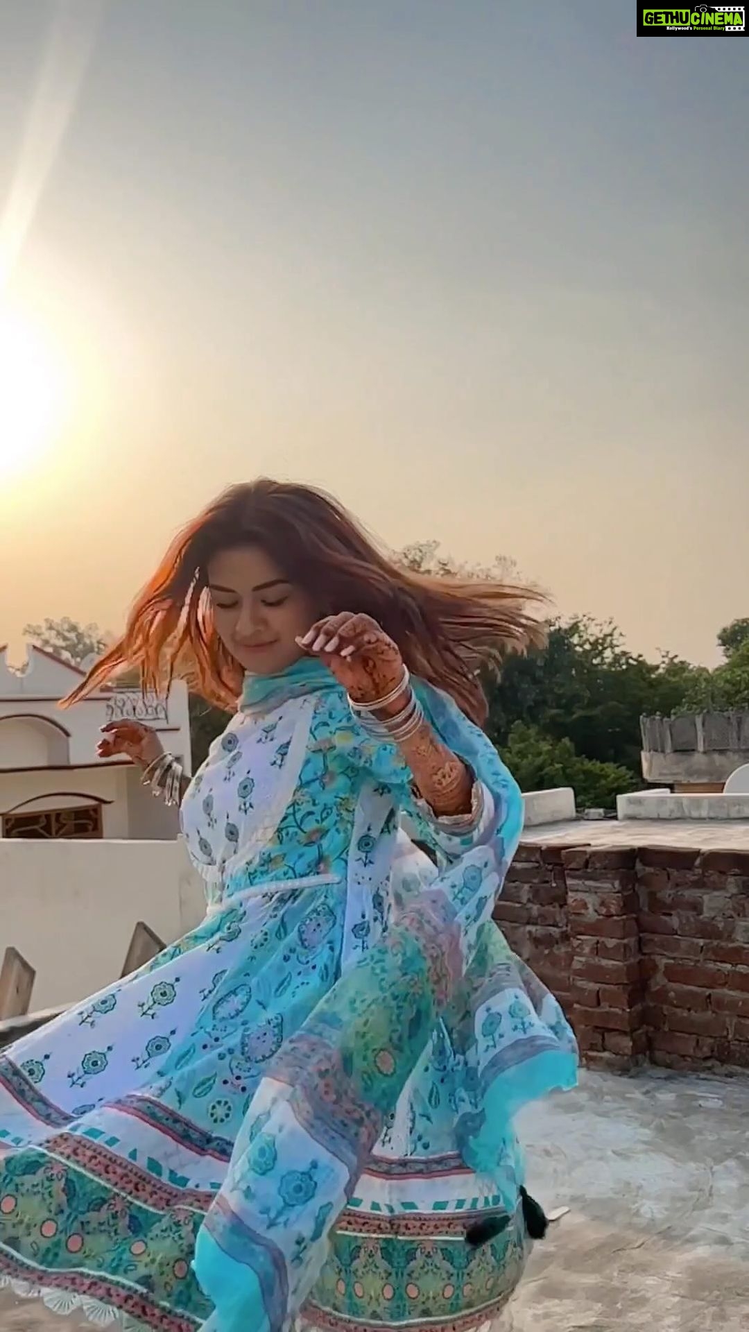 Avneet Kaur Instagram - This song ❤️ #throwback #punjab Punjab