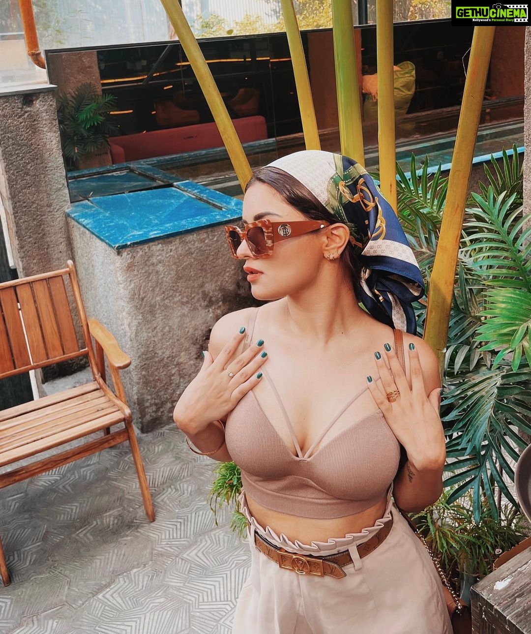 Avneet Kaur Instagram - Just a casual hot day in Mumbai ☀️🍂 #styledbyme Mumbai, Maharashtra