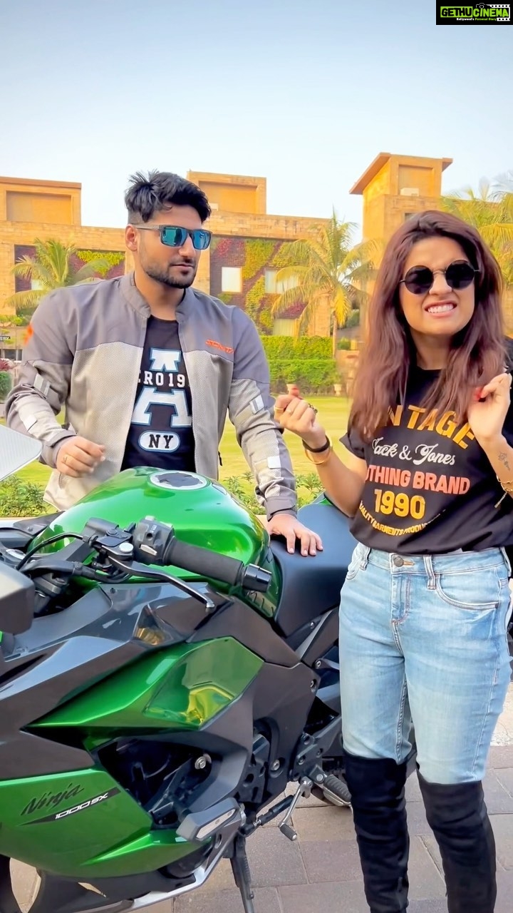 Avneet Kaur Instagram - Heavy Driver @avneetkaur_13 😂🙈 PS : Sit Only With Insurance Policy 😜 Pune, Maharashtra