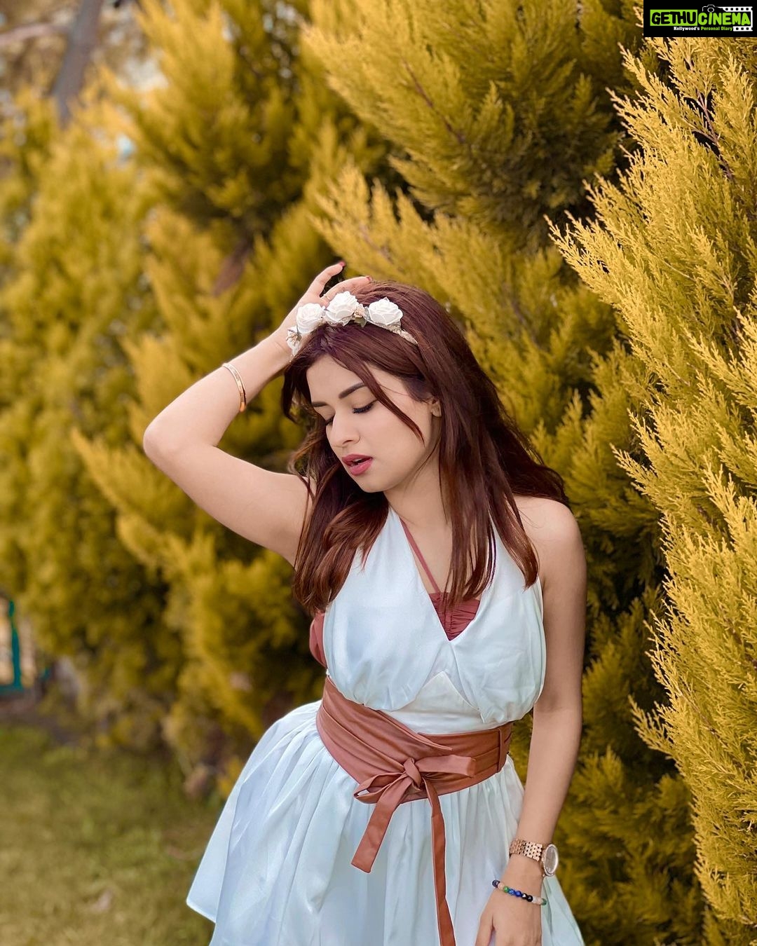 Avneet Kaur Instagram - Darling don't be afraid I have loved you For a thousand years I'll love you for a thousand more 🤍🍁🍂 Antalya, Turkey