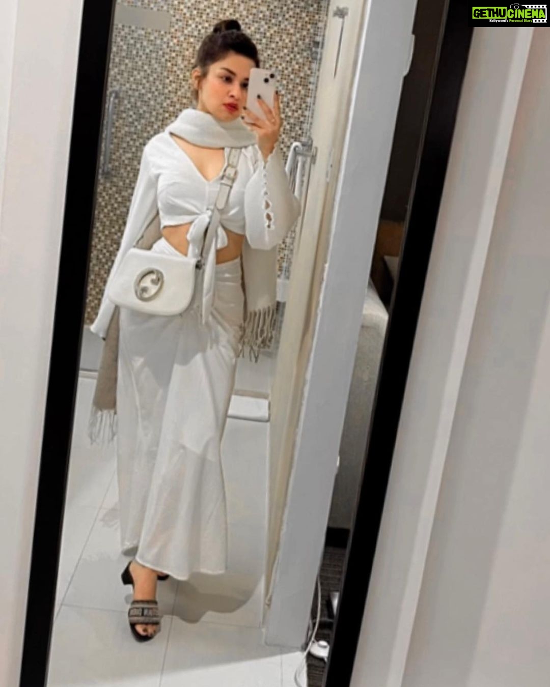 Avneet Kaur Instagram - Vibe check 🤍❕#airportlook #styledbyme #allwhite