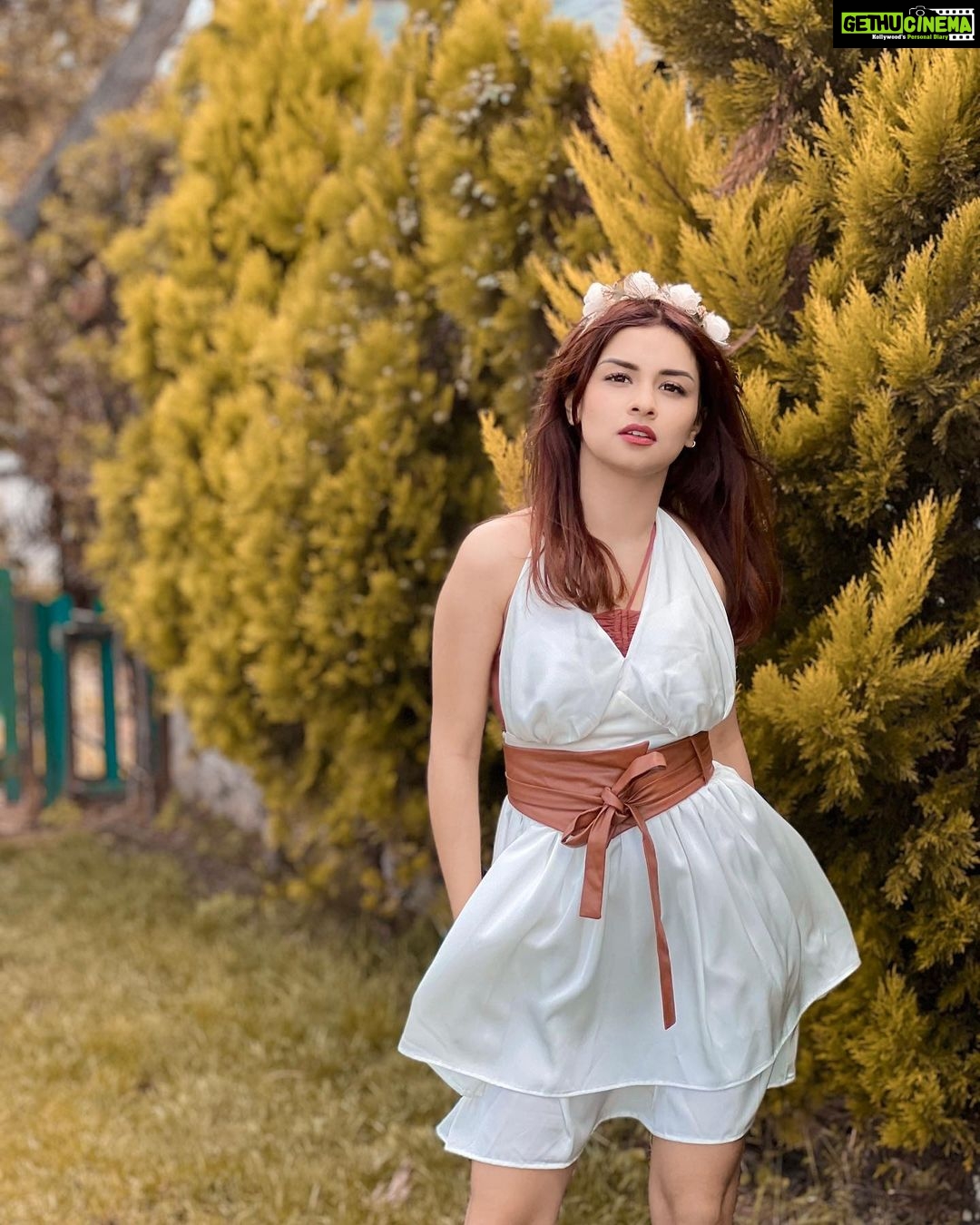 Avneet Kaur Instagram - Darling don't be afraid I have loved you For a thousand years I'll love you for a thousand more 🤍🍁🍂 Antalya, Turkey