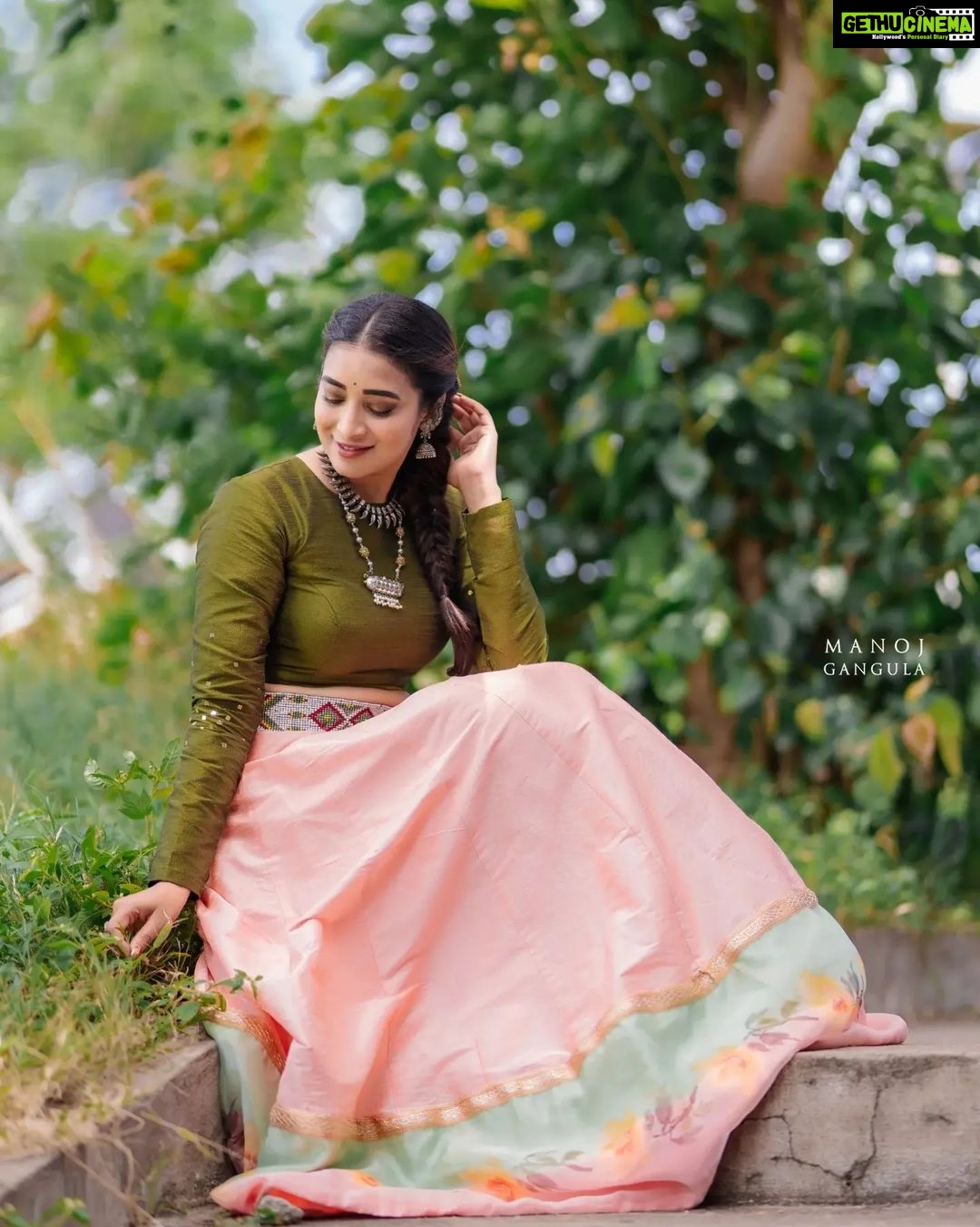 Bhanu Sri Mehra Instagram - Being your own unique ✨️ self is pure beauty 🔱 Wearing: @radheshyam_designer_studio 📸: @manoj_gangula Jewelry: @pretty.jewelbox #tollywoodactress #telugupilla #bhanusree🔥❤️ #actorlife #busy #newclick