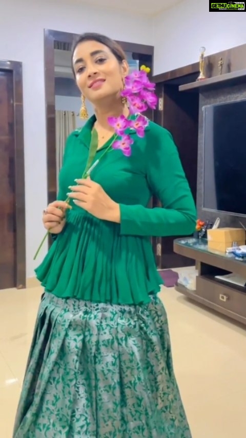Bhanu Sri Mehra Instagram - ☘️ @riya_designing_studio Jewellery: @silversashti #instagram #instagram #reels #trendingreels #trending #bhanusree🔥❤️